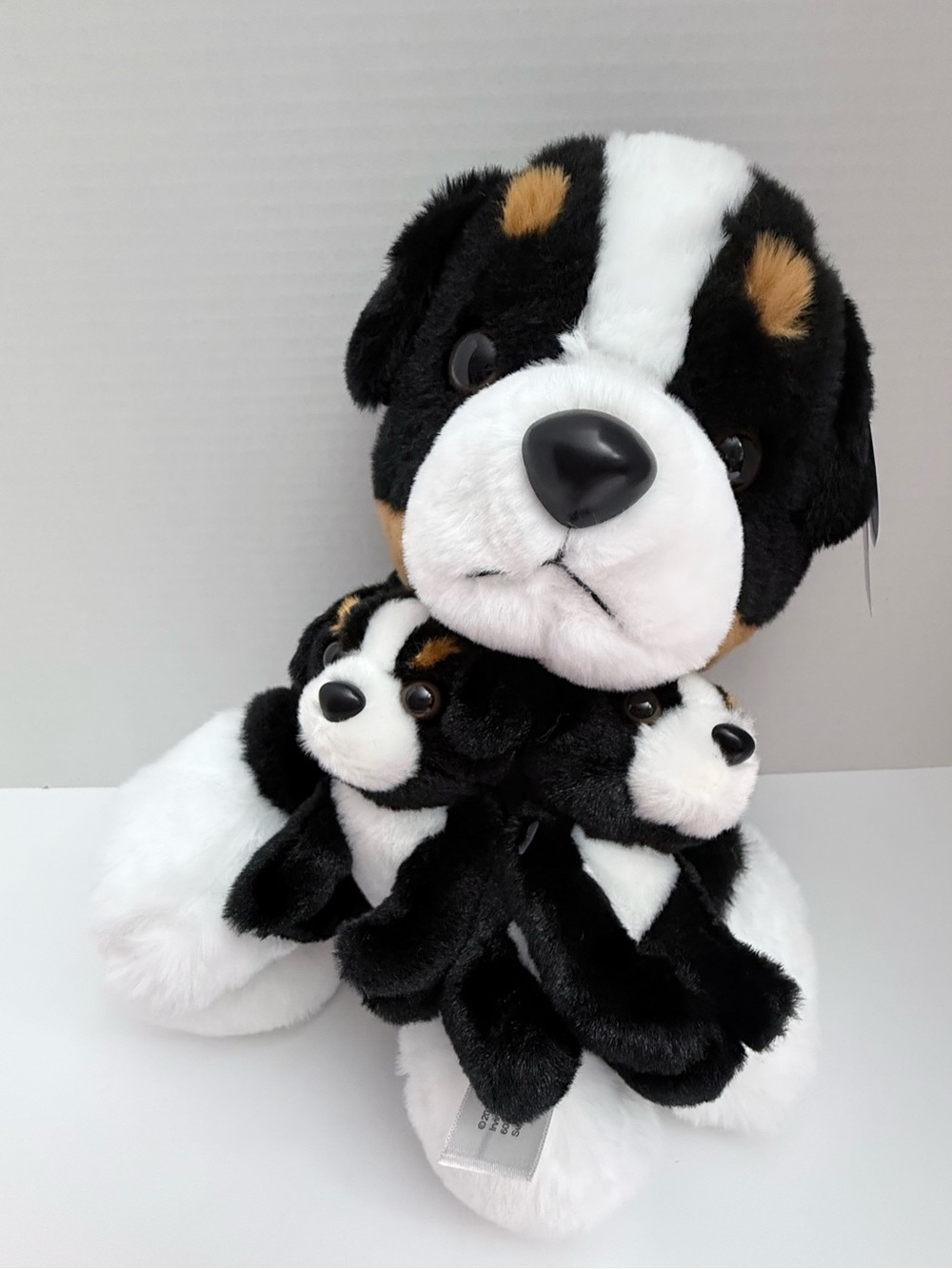 NEW Hugs & Cuddles Fluffy Fam 10" Bernese Mountain Dog Mommy & Babies Plush Set